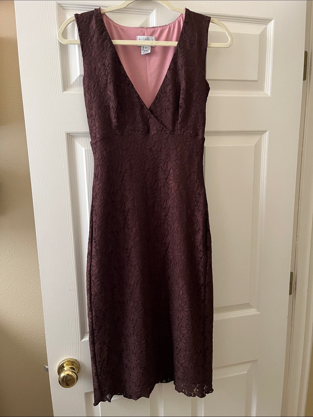 Sleeveless V-Neck Lace Midi Dress in Wine with Pink Lining
